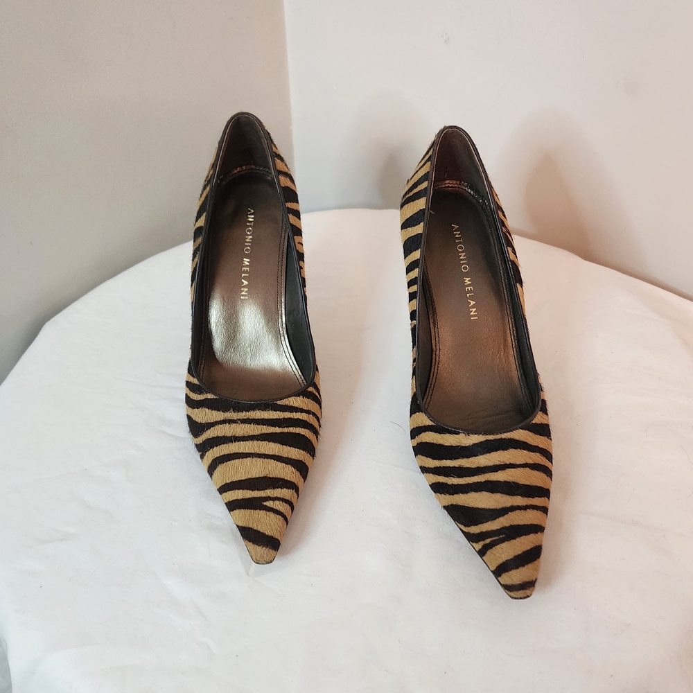 Antonio Melani Black and Tan Heels Elegant Design